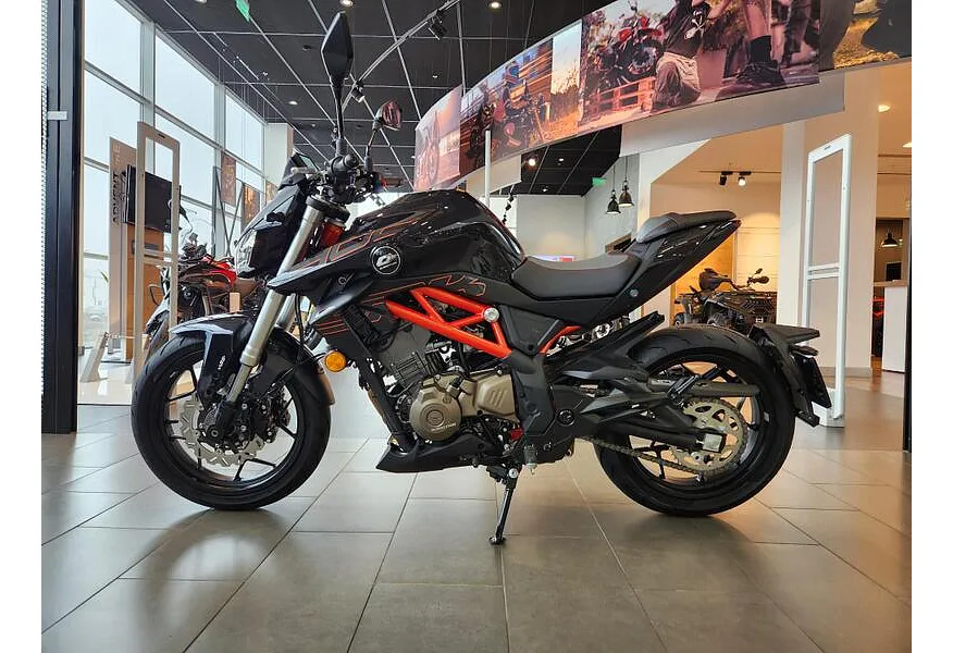 QJMOTOR SRK 400 400 см³ (41 л.с.) (41) 400 Черный в АВИЛОН. Слайд №3