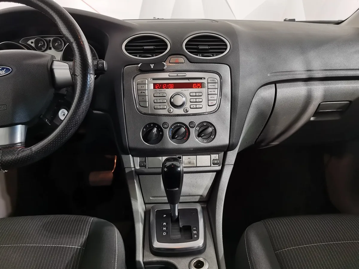 Ford Focus 1.6 AT (101 л.с.) Серебристый в АВИЛОН. Слайд №13