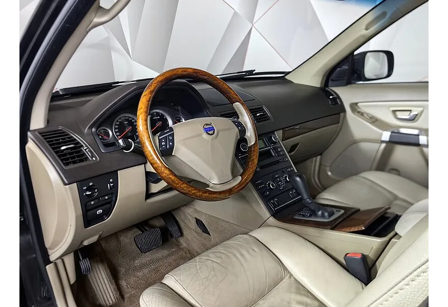 Volvo XC90 2.5 T5 Geartronic AWD (5 мест) (210 л.с.) Черный в АВИЛОН. Слайд №19