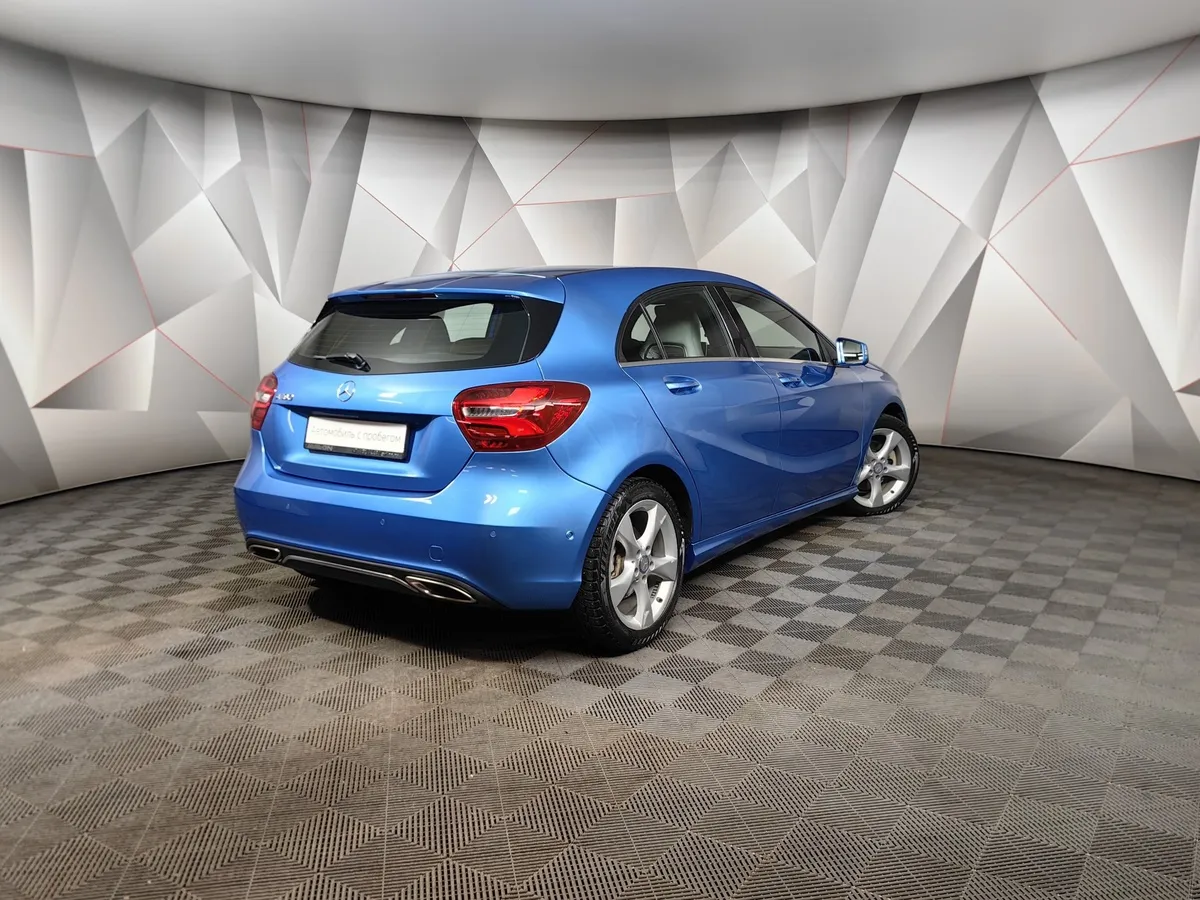 Mercedes-Benz A-Класс 180 7G-DCT (122 л.с.) Голубой в АВИЛОН. Слайд №2