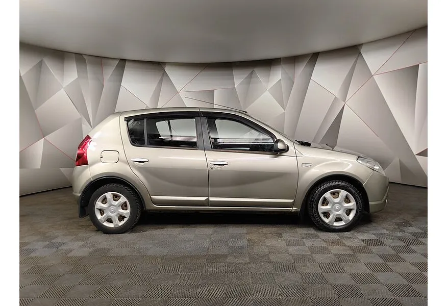 Renault Sandero 1.6 MT (102 л.с.) Бежевый в АВИЛОН. Слайд №6