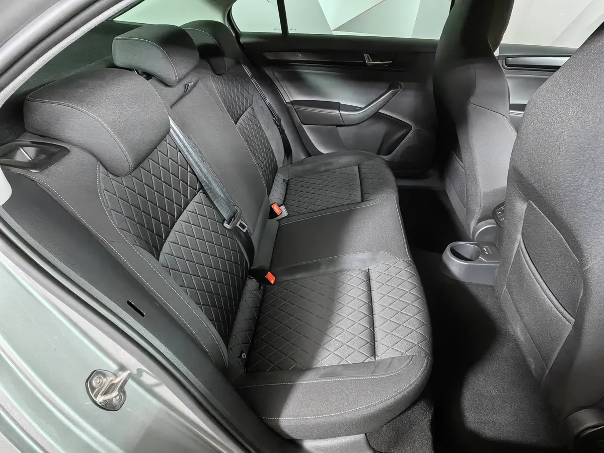 Skoda Rapid 1.4 DSG (125 л.с.) Ambition Серый в АВИЛОН. Слайд №15