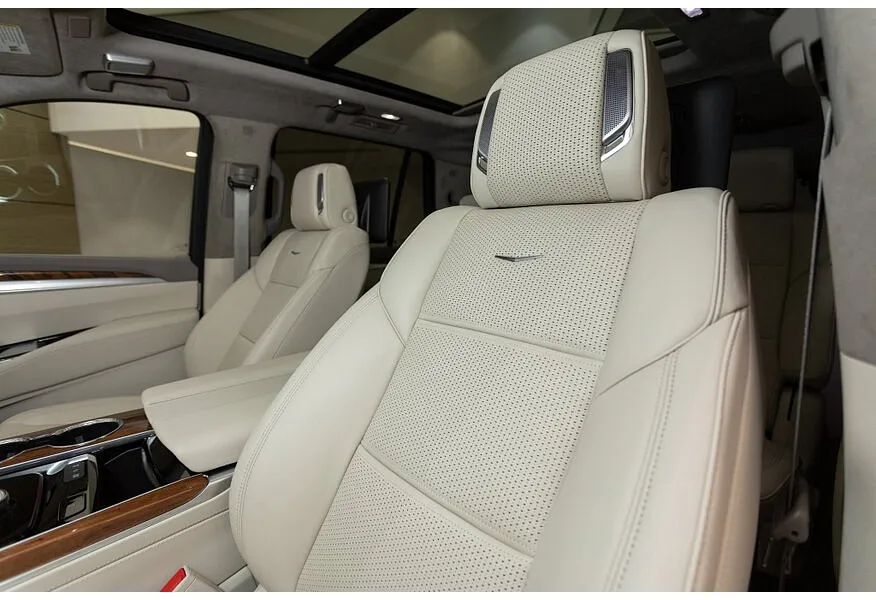 Cadillac Escalade 6.2 V8 AT AWD (420 л.с.) Sport Platinum Черный в АВИЛОН. Слайд №12