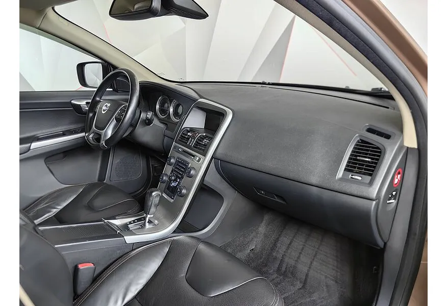 Volvo XC60 2.0 T AT (203 л.с.) Золотой в АВИЛОН. Слайд №12