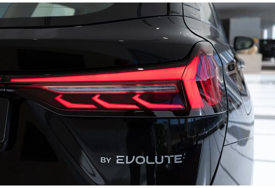 EVOLUTE i-SPACE 1.5 CVT (218 л.с.) (7 мест) Черный в АВИЛОН. Слайд №17