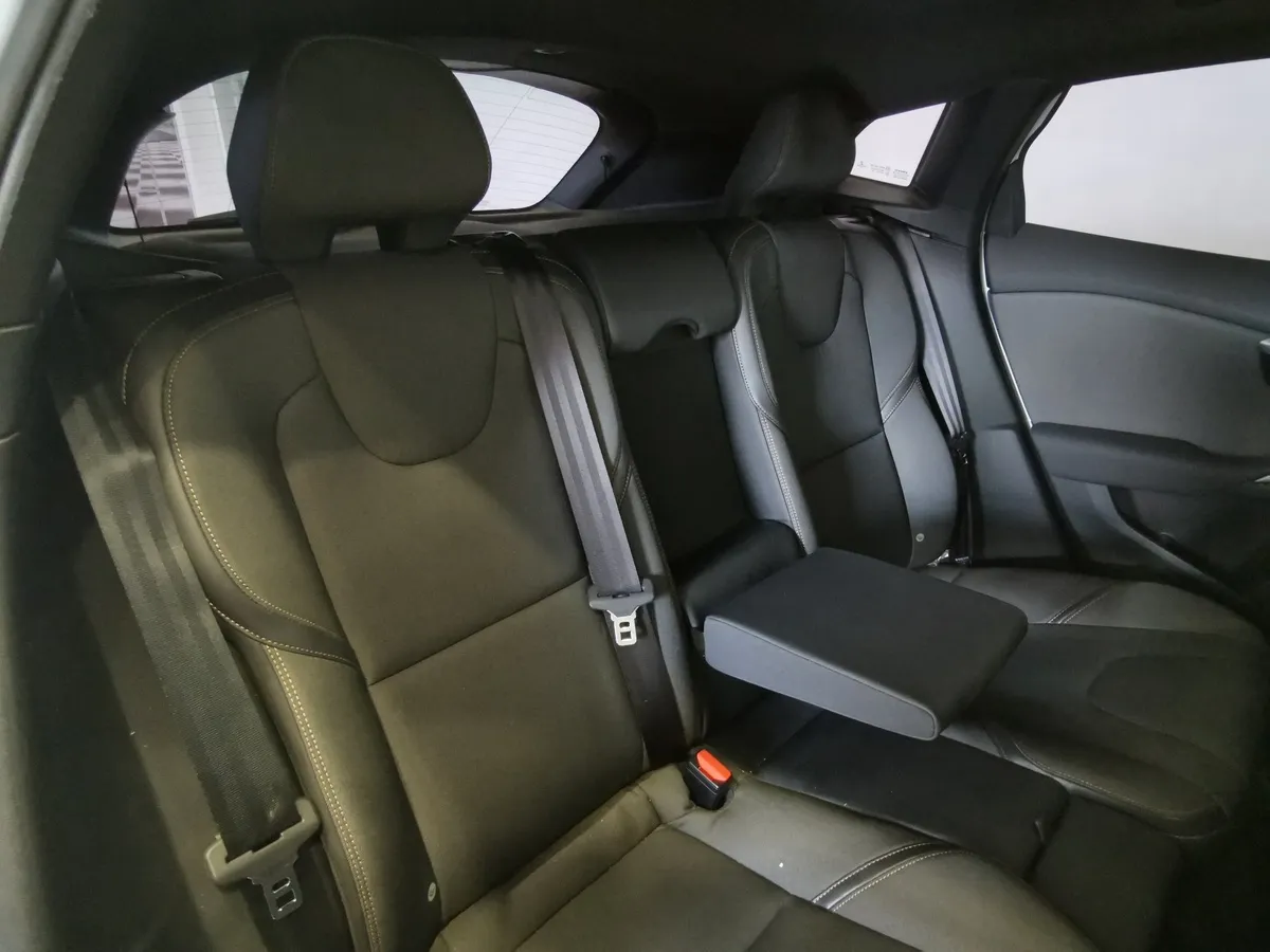 Volvo V40 1.5 T3 Drive-E Geartronic (152 л.с.) Белый в АВИЛОН. Слайд №16