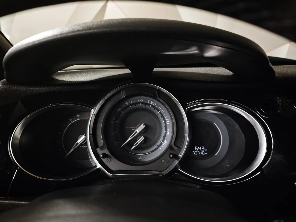 Citroen DS3 1.6 VTi AT (120 л.с.) Желтый в АВИЛОН. Слайд №16