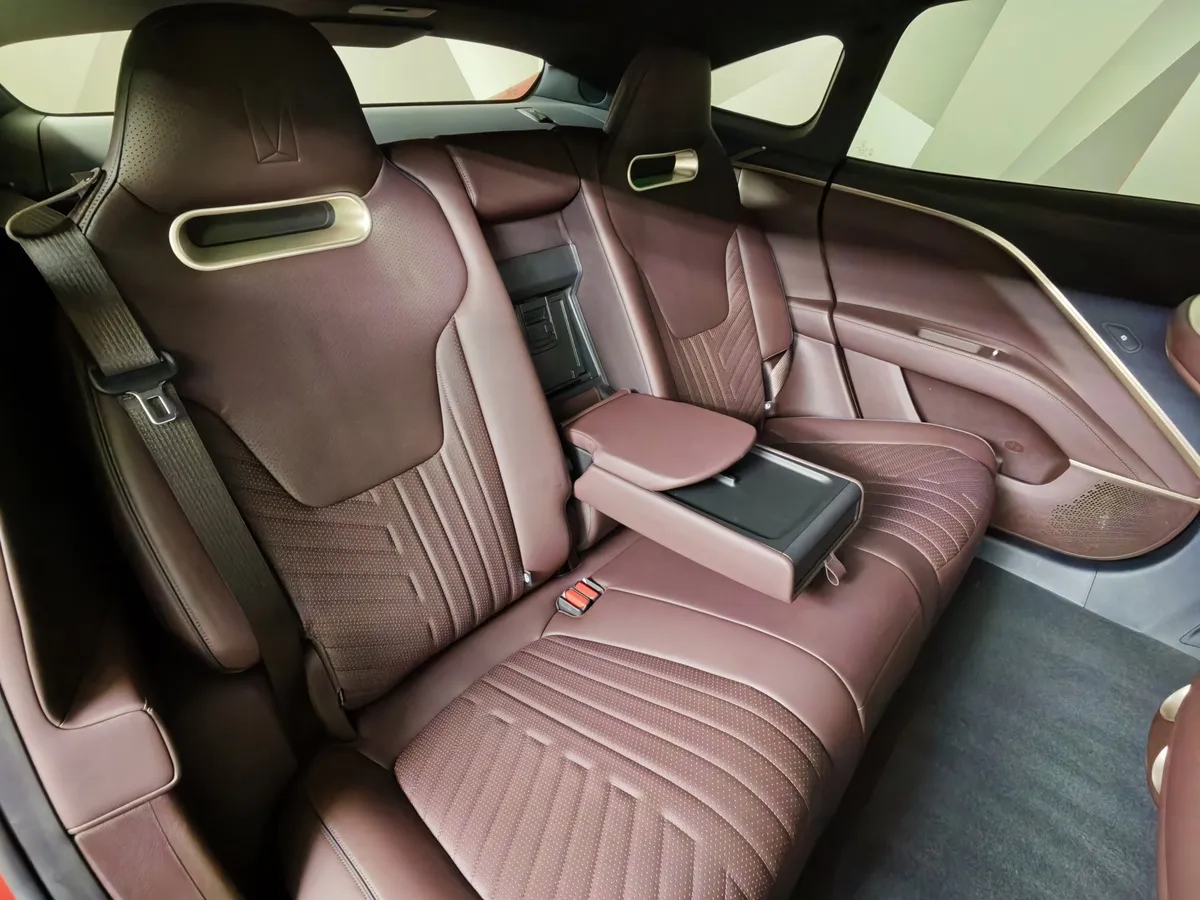 Avatr 11 Long Range Dual Motor AT 4WD (309 л.с.)  Luxury Edition  Красный в АВИЛОН. Слайд №16