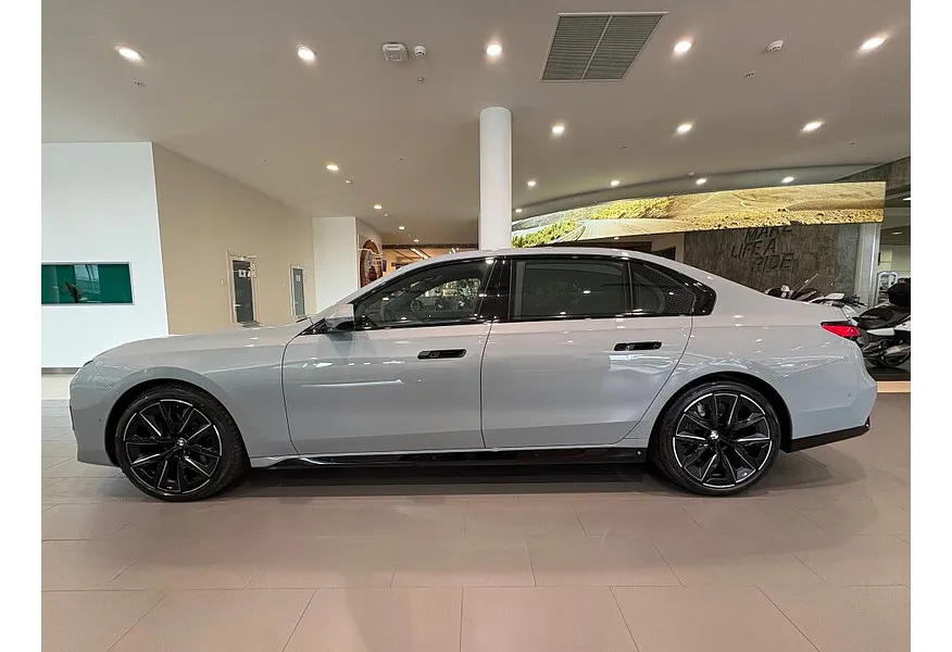 BMW 7 серия 760i xDrive Steptronic (535 л.с.) Серый в АВИЛОН. Слайд №2
