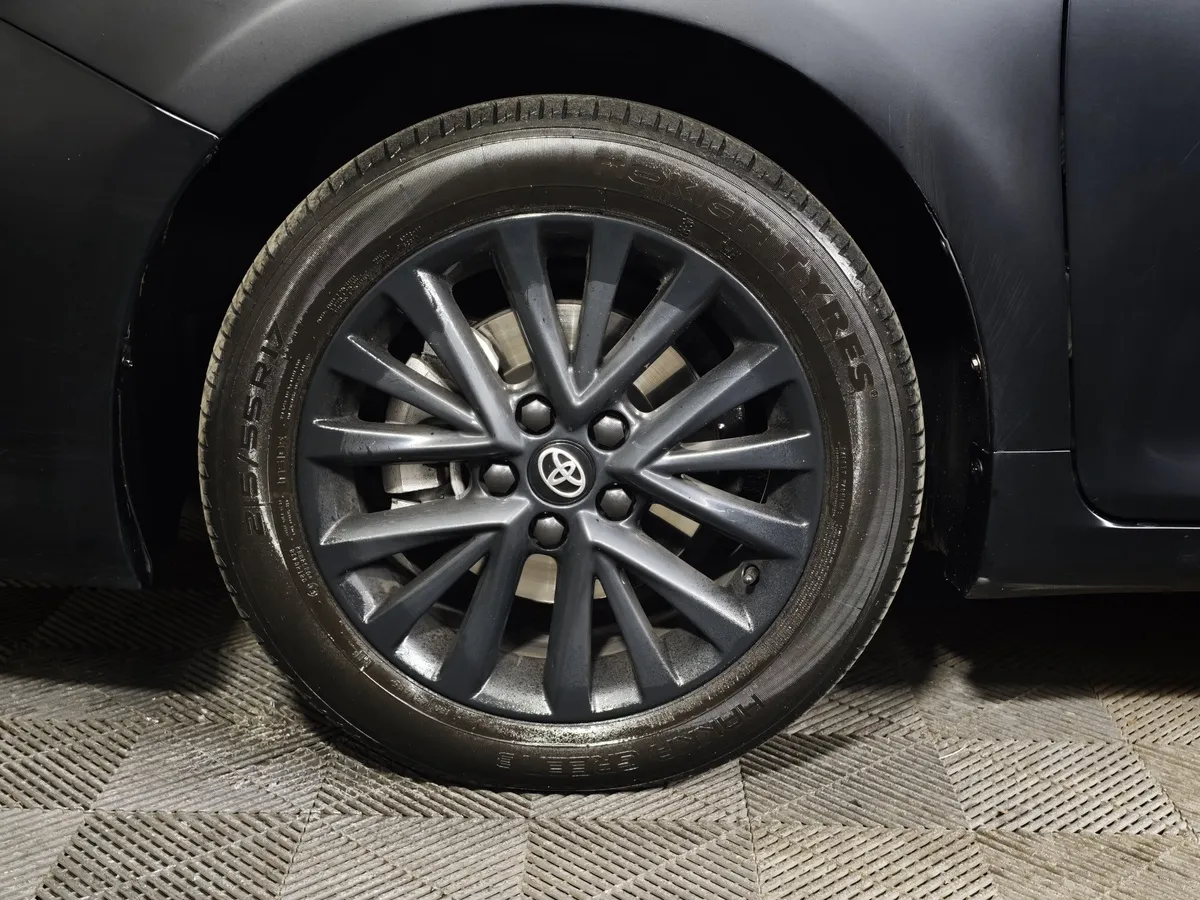 Toyota Camry 2.5 AT (181 л.с.) Стандарт Черный в АВИЛОН. Слайд №9