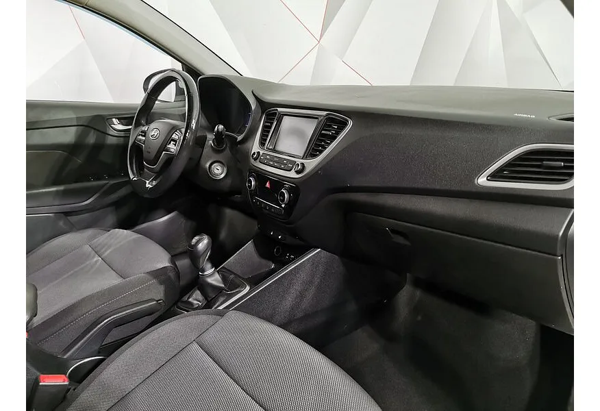 Hyundai Solaris 1.6 MT (123 л.с.) Family Белый в АВИЛОН. Слайд №13