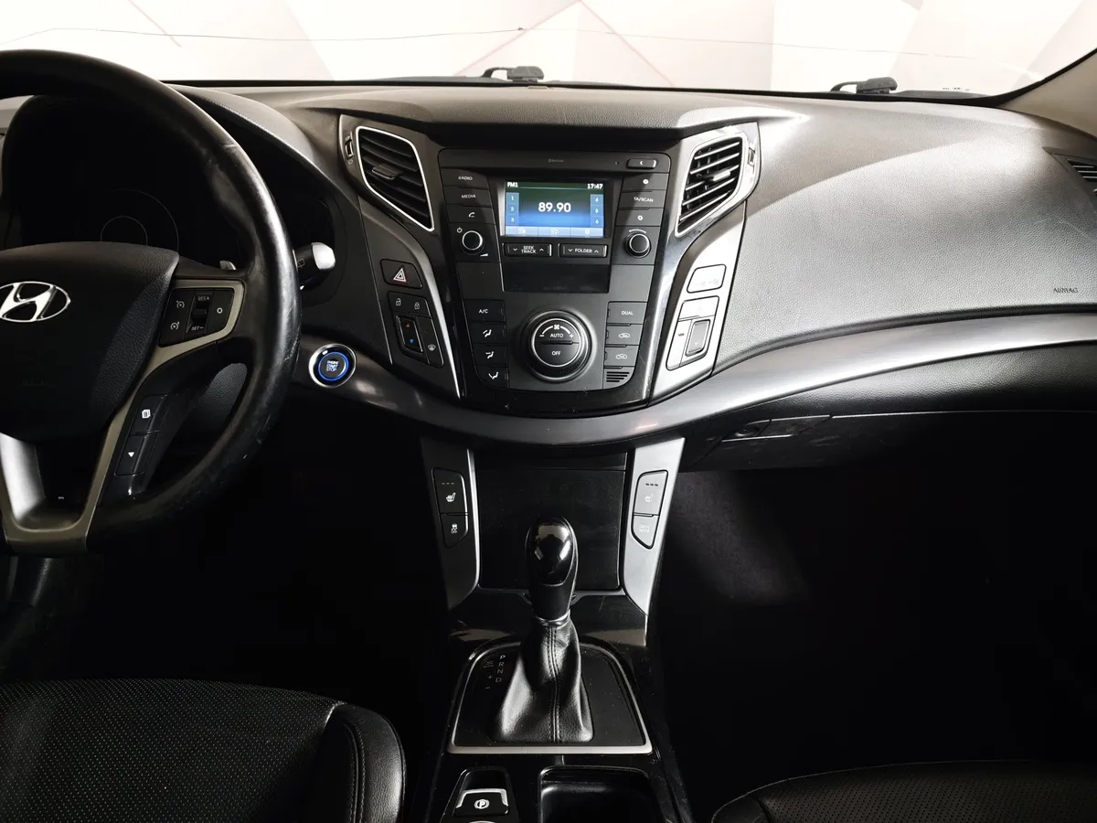 Hyundai i40 2.0 AT (150 л.с.) Premium Белый в АВИЛОН. Слайд №14