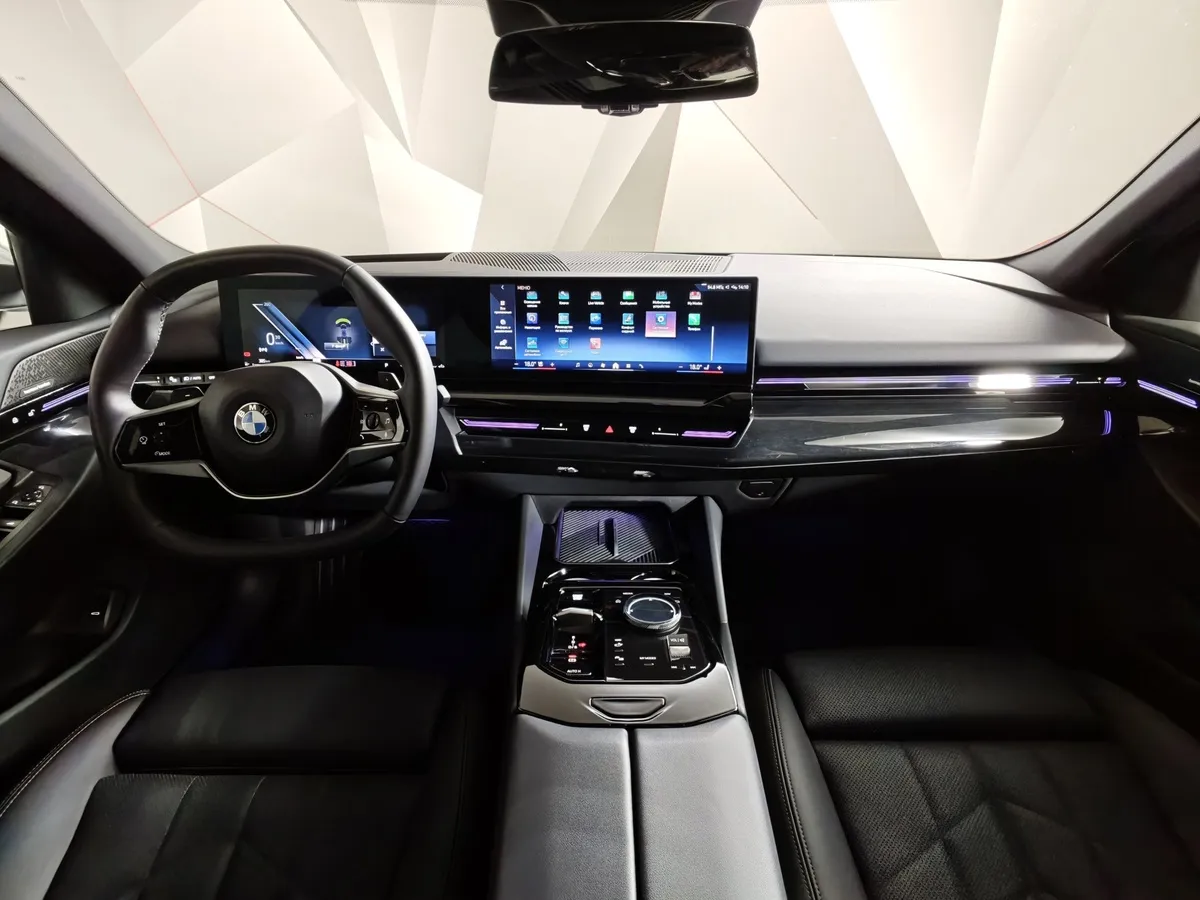 BMW 5 серия 530i xDrive AT (252 л.с.) Черный в АВИЛОН. Слайд №11