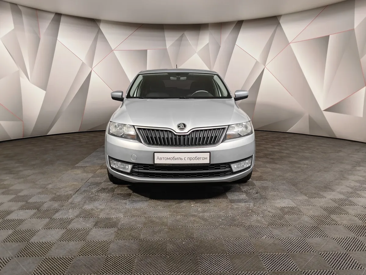 Skoda Rapid 1.6 MT (105 л.с.) Серебристый в АВИЛОН. Слайд №7