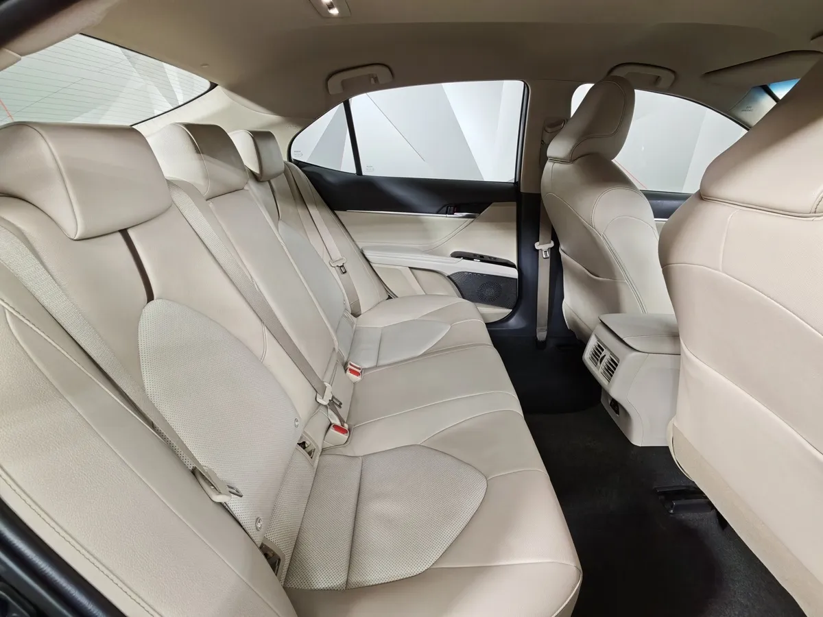 Toyota Camry 2.5 AT (181 л.с.) Черный в АВИЛОН. Слайд №16