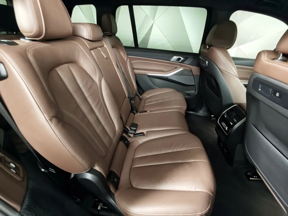 BMW X7 xDrive40i Steptronic (340 л.с.) Черный в АВИЛОН. Слайд №13