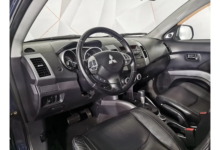 Mitsubishi Outlander 2.4 CVT 4WD (170 л.с.) Синий в АВИЛОН. Слайд №17