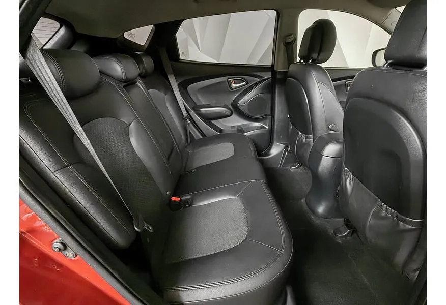 Hyundai ix35 2.0 AT 4WD (150 л.с.) Comfort + Navi Красный в АВИЛОН. Слайд №8
