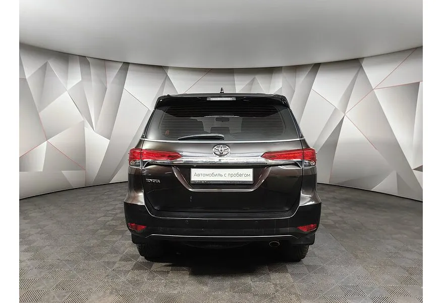 Toyota Fortuner 2.8 TD AT 4WD (177 л.с.) Комфорт Коричневый в АВИЛОН. Слайд №8