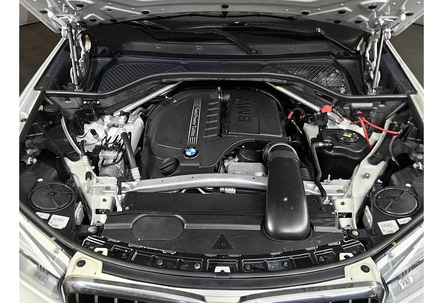 BMW X5 xDrive35i Steptronic (306 л.с.) Белый в АВИЛОН. Слайд №10