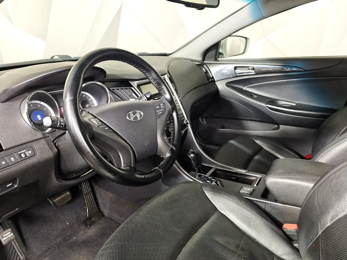 Hyundai Sonata 2.0 MPi AT (150 л.с.) Style Серебристый в АВИЛОН. Слайд №19