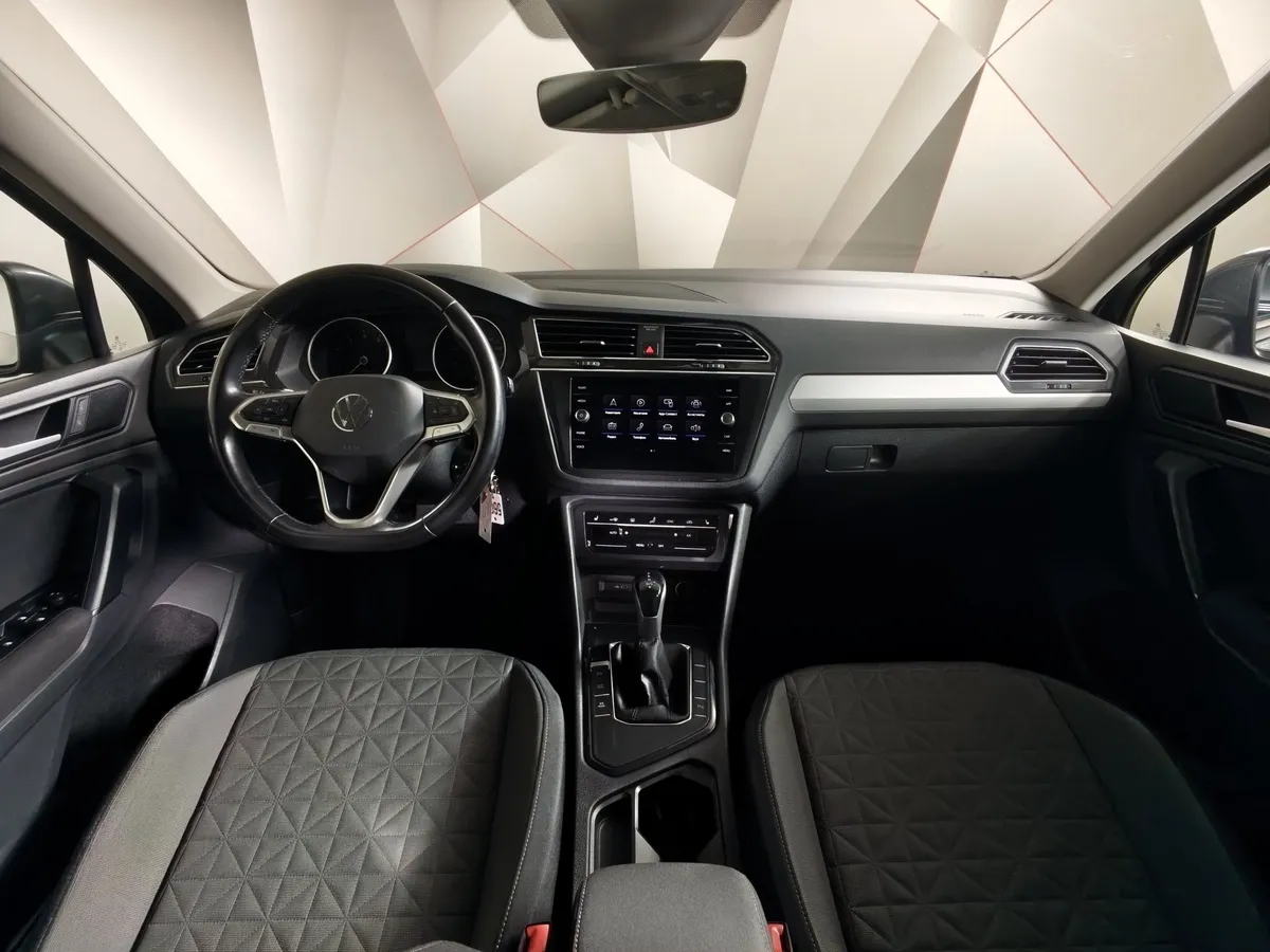Volkswagen Tiguan 1.4 TSI BlueMotion DSG (150 л.с.) Comfortline Серый в АВИЛОН. Слайд №13