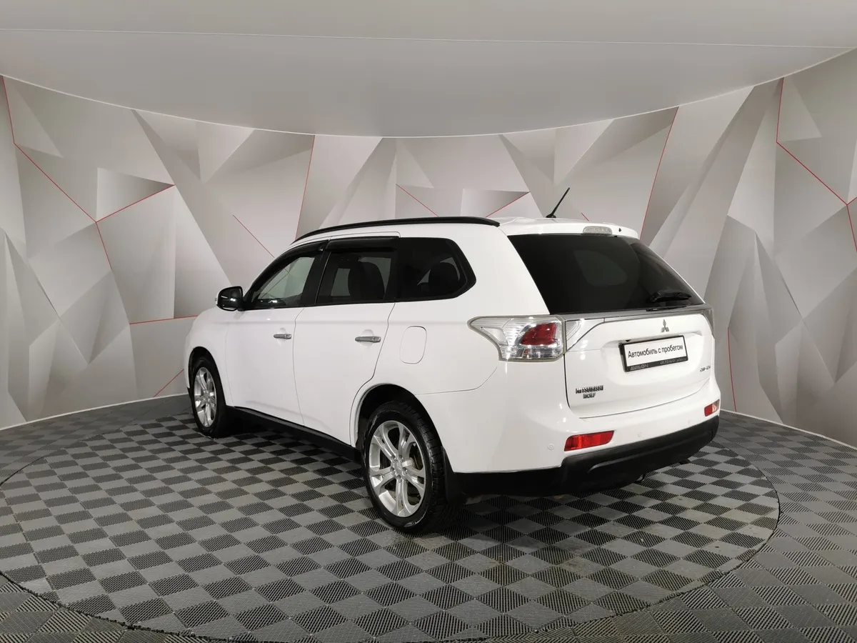 Mitsubishi Outlander 2.4 MIVEC CVT 4WD (167 л.с.) Instyle Белый в АВИЛОН. Слайд №4
