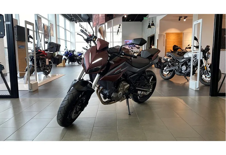 АВИЛОН - QJMOTOR SRK 700 700 см³ (73 л.с.) 700 Красный - slide 0