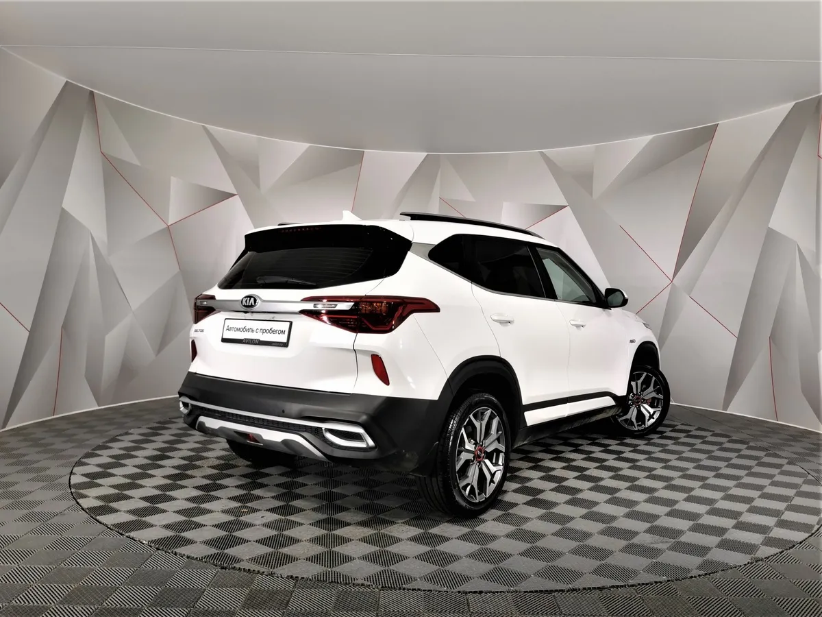 Kia Seltos 2.0 MPI 4WD IVT (149 л.с.) Luxe Белый в АВИЛОН. Слайд №2