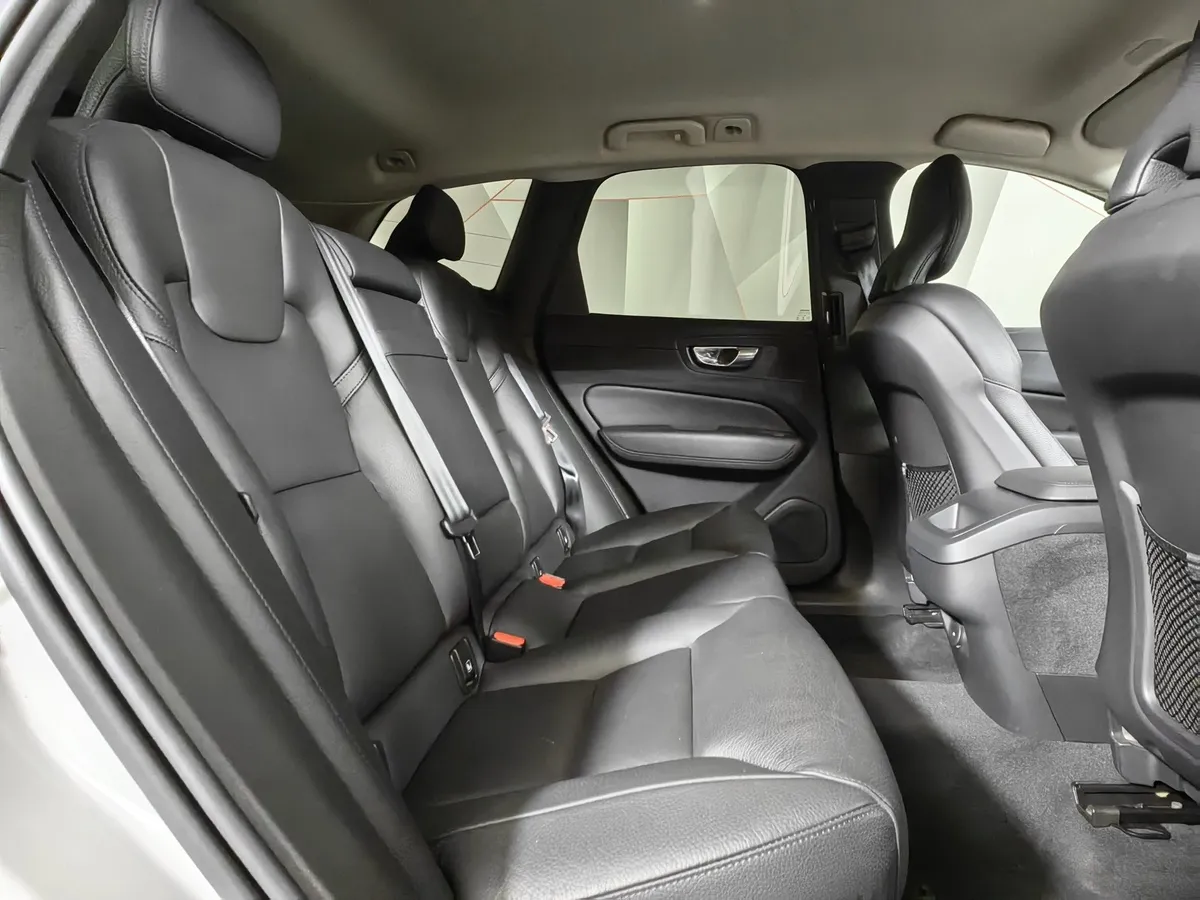 Volvo XC60 2.0 T5 AT AWD (249 л.с.) Momentum Белый в АВИЛОН. Слайд №16