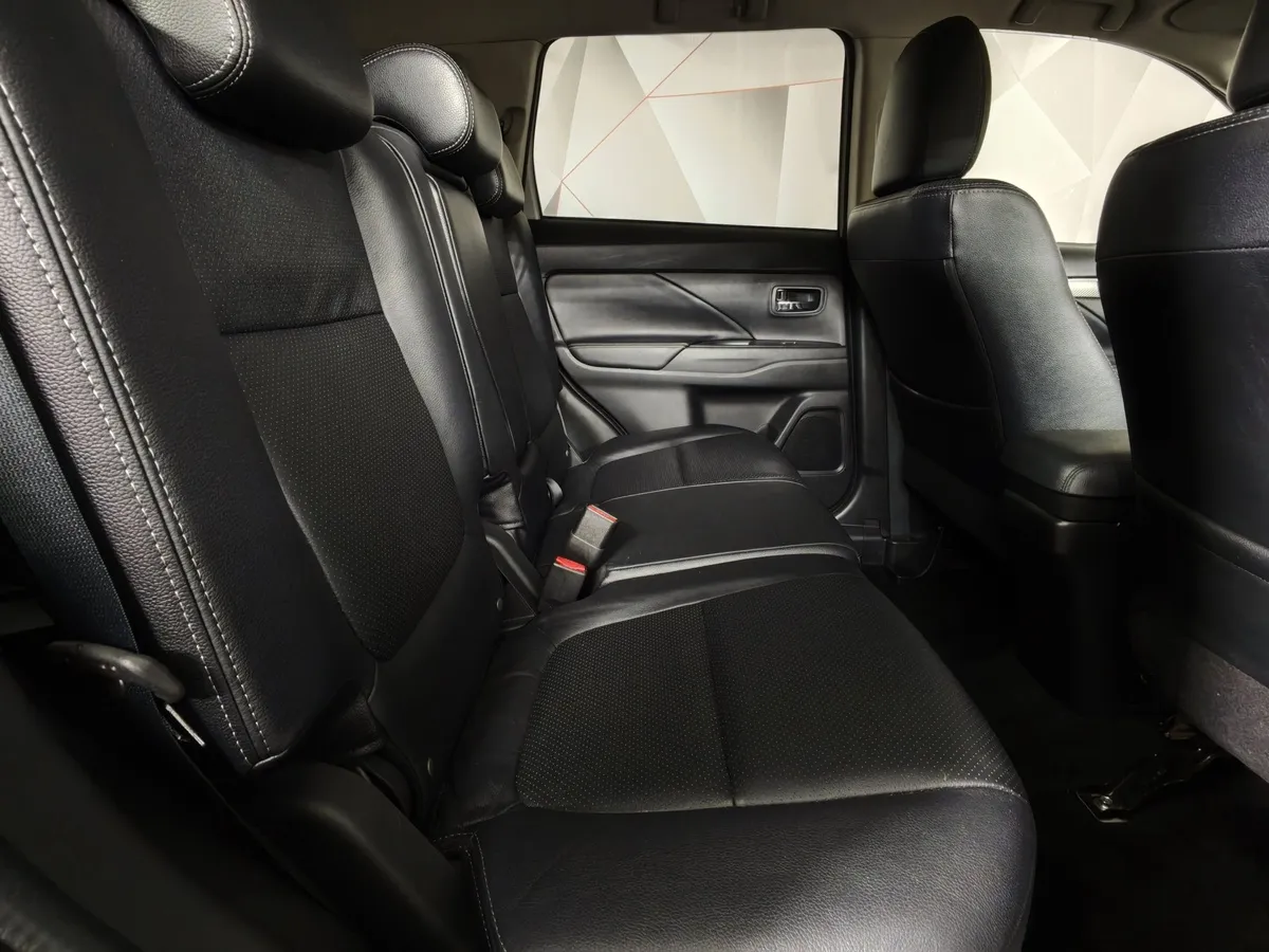 Mitsubishi Outlander 2.0 MIVEC CVT 4WD (146 л.с.) Intense Plus Белый в АВИЛОН. Слайд №16