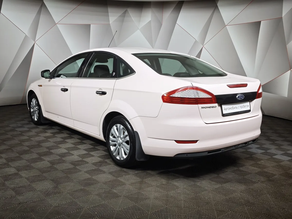 Ford Mondeo 2.3 AT (160 л.с.) Ghia Красный в АВИЛОН. Слайд №4