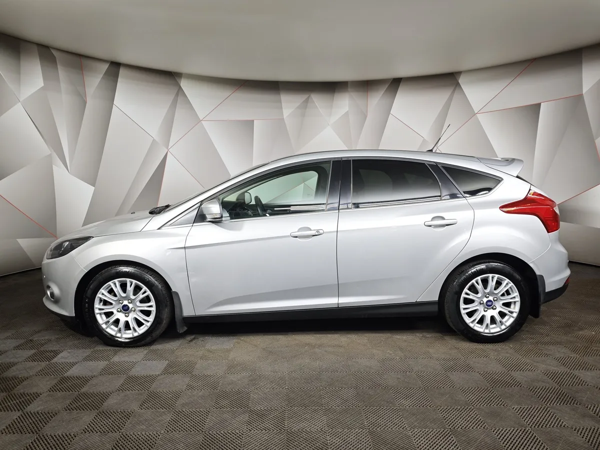 Ford Focus 1.6 PowerShift (125 л.с.) Titanium Серебристый в АВИЛОН. Слайд №5