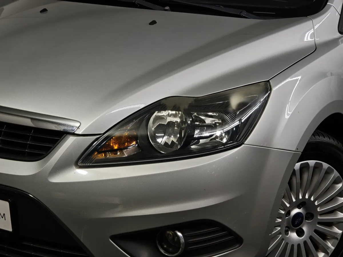 Ford Focus 1.6 AT (101 л.с.) Titanium Серебристый в АВИЛОН. Слайд №10