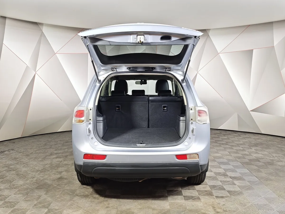 Mitsubishi Outlander 2.4 MIVEC CVT 4WD (167 л.с.) Instyle Серебристый в АВИЛОН. Слайд №12