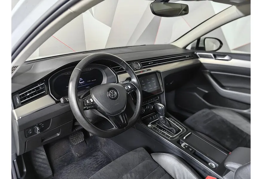 Volkswagen Passat 1.8 TSI BlueMotion DSG (180 л.с.) Highline Белый в АВИЛОН. Слайд №19