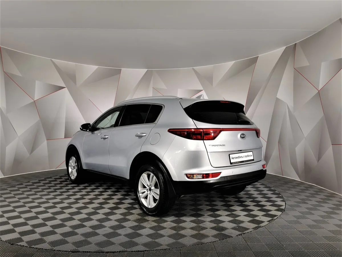 Kia Sportage 2.0 AT (150 л.с.) Серебристый в АВИЛОН. Слайд №4