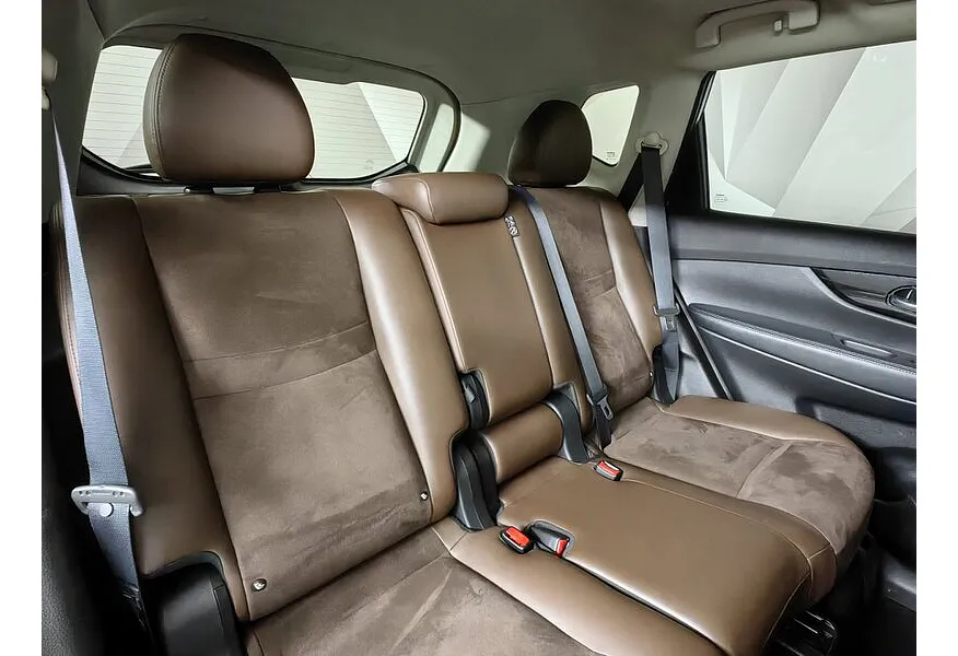 Nissan X-Trail 2.5 CVT AWD (171 л.с.) Белый в АВИЛОН. Слайд №17