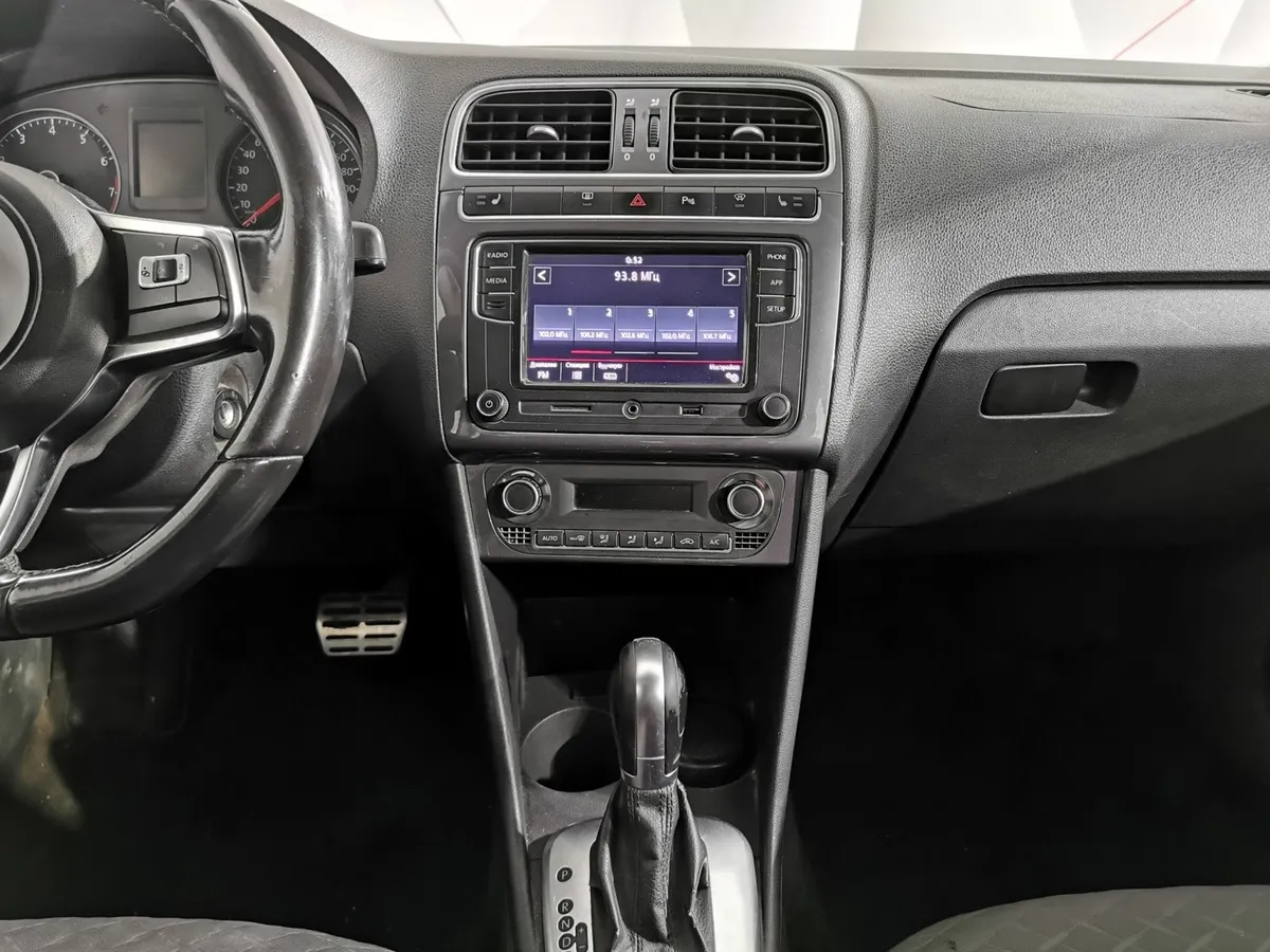 Volkswagen Polo 1.6 MPI AT (110 л.с.) Trendline Серый в АВИЛОН. Слайд №14