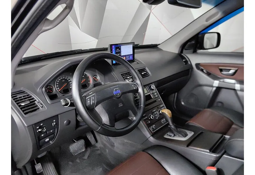 Volvo XC90 2.5 T5 Geartronic AWD (5 мест) (210 л.с.) Черный в АВИЛОН. Слайд №18