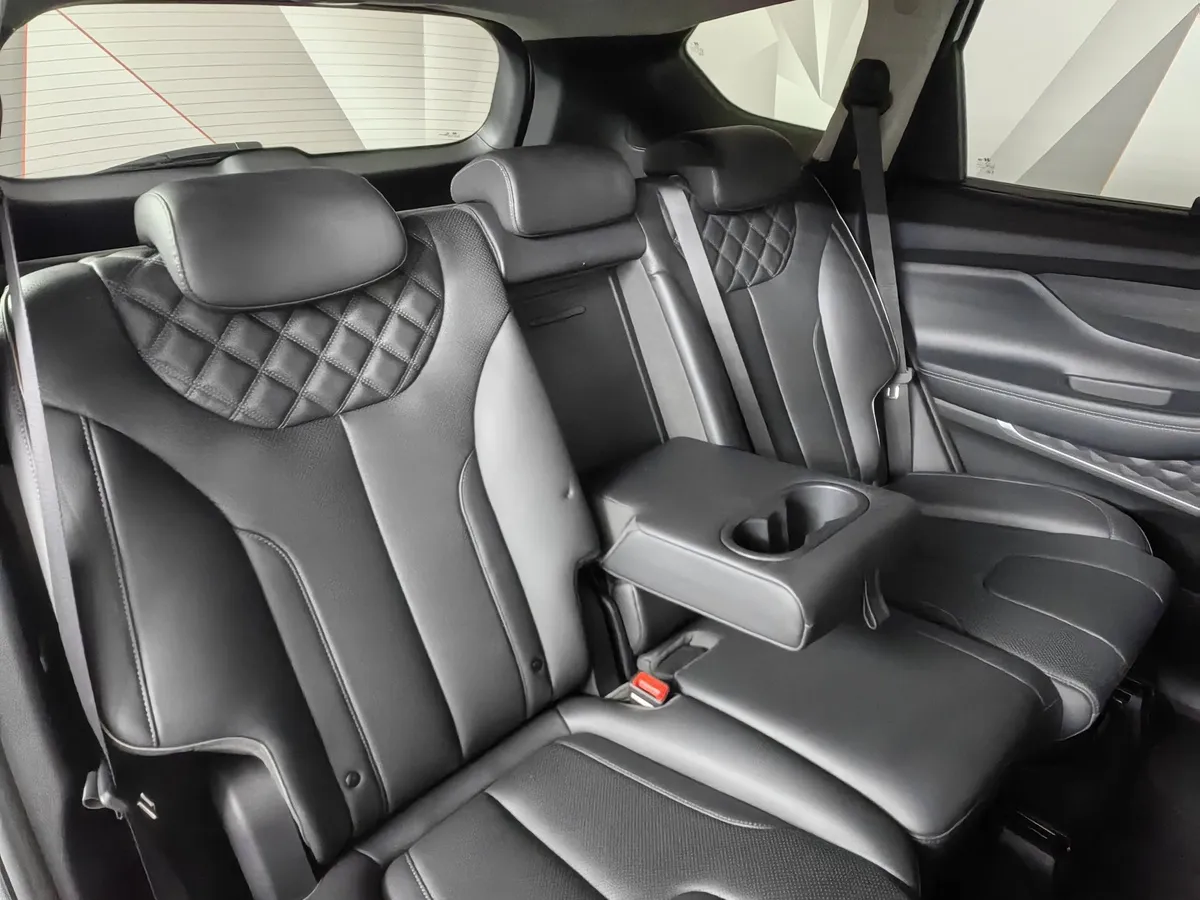 Hyundai Santa Fe 2.5 AWD 6AT (180 л.с.) Prestige Белый в АВИЛОН. Слайд №15 Hyundai Santa Fe 2.5 AWD 6AT (180 л.с.) Prestige Белый в АВИЛОН. Слайд №15