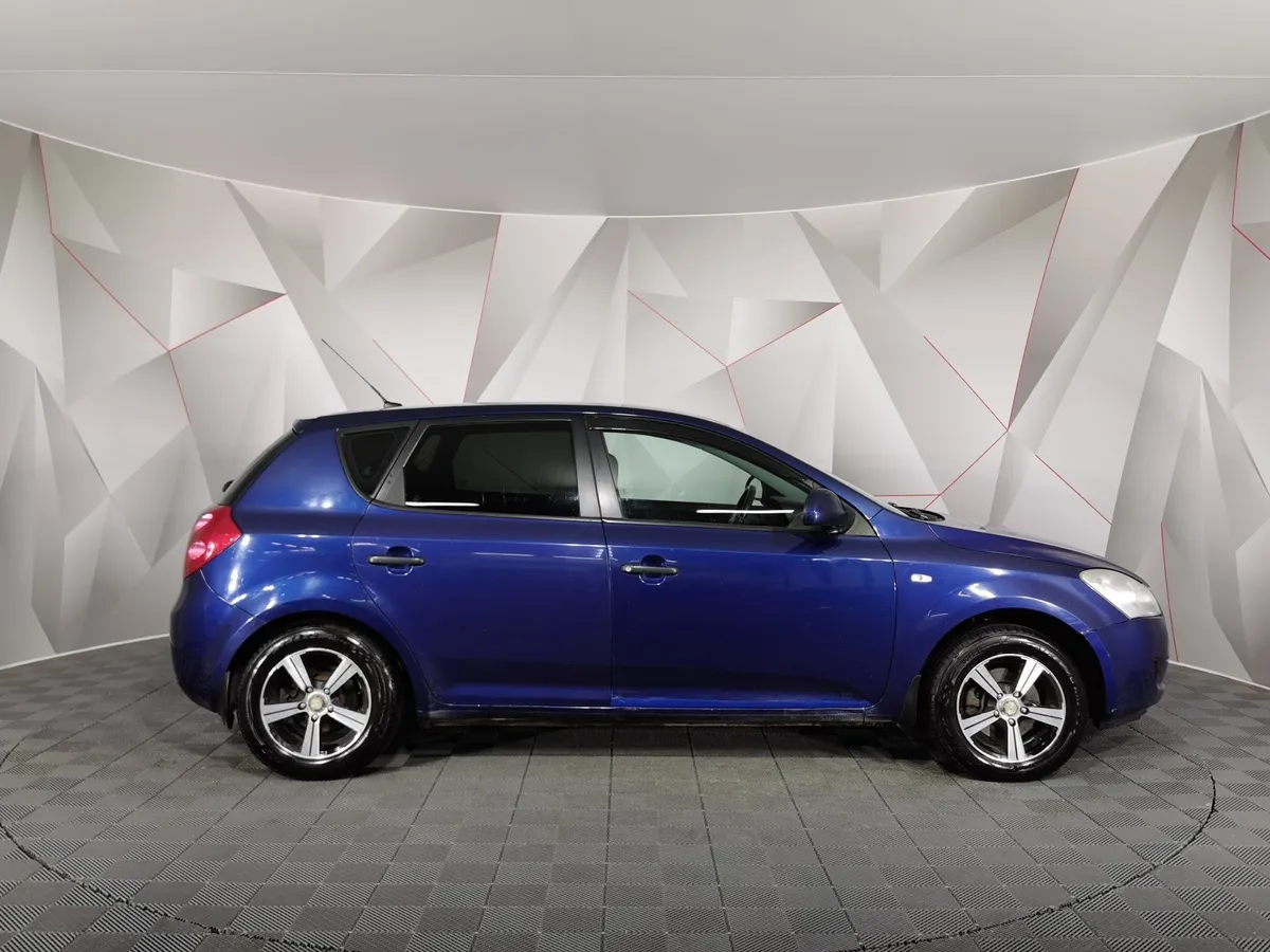 Kia Ceed 1.4 MT (109 л.с.) Синий в АВИЛОН. Слайд №6