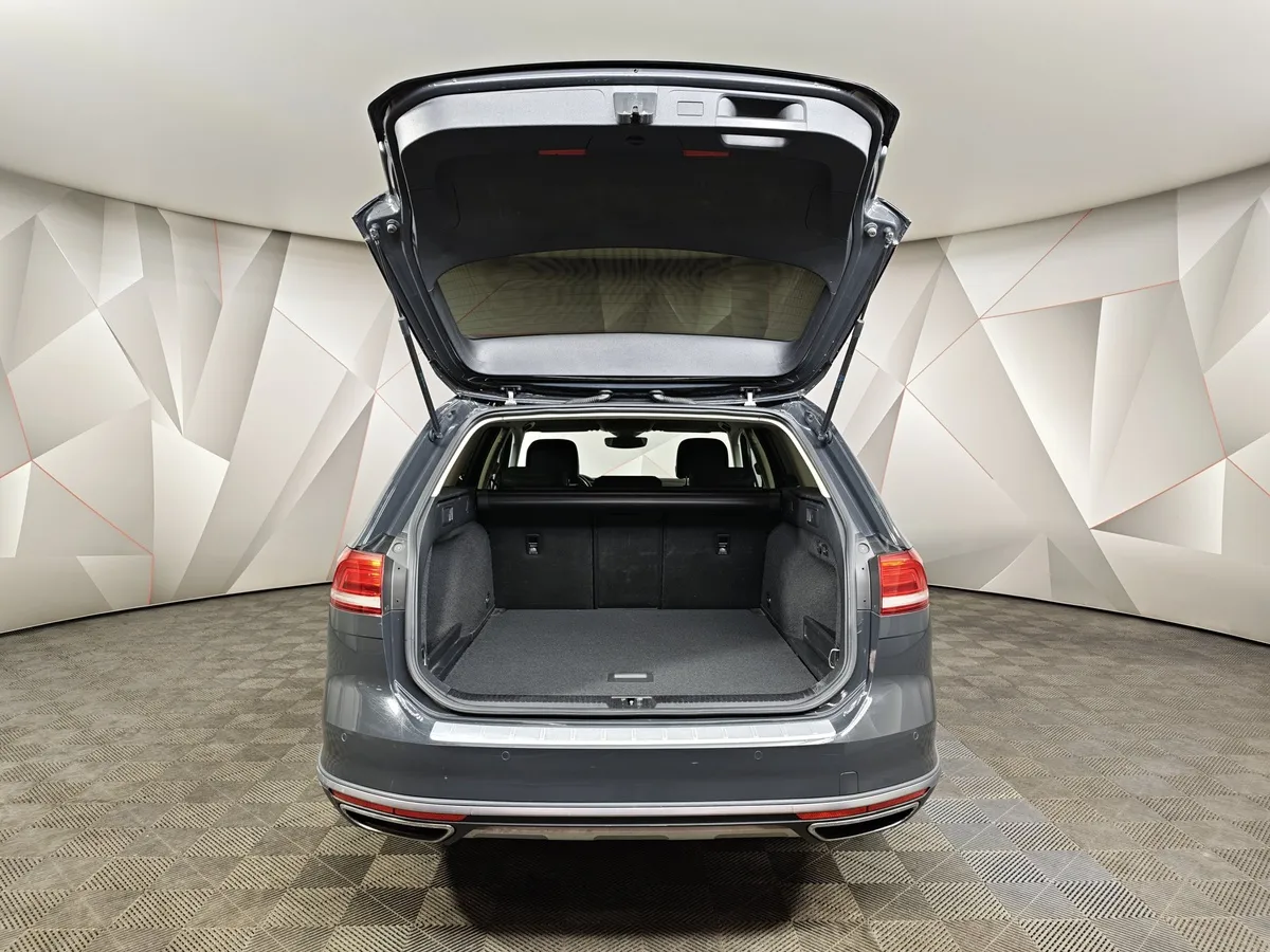 Volkswagen Passat 2.0 AMT (190 л.с.) Variant Серый в АВИЛОН. Слайд №11