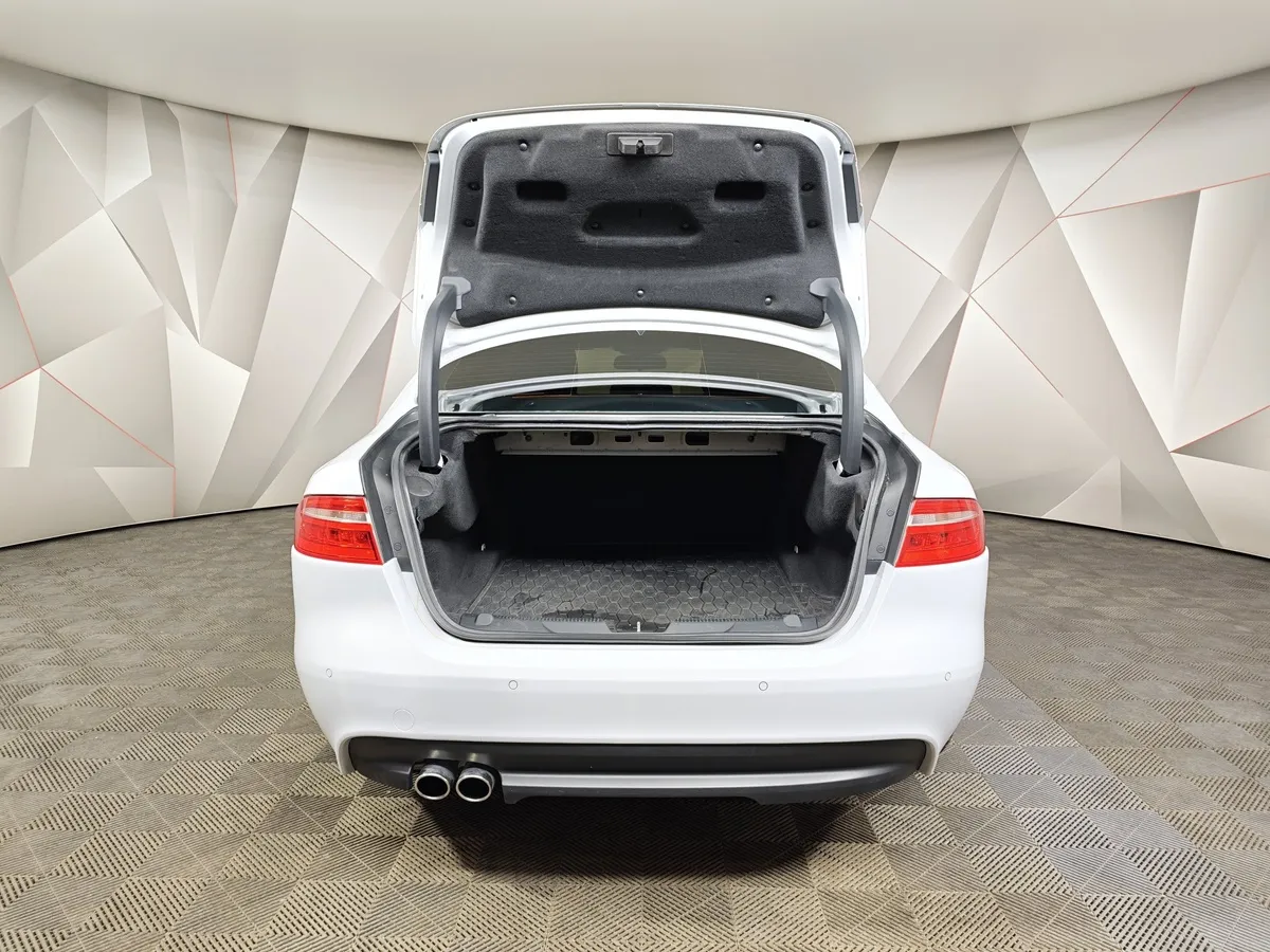 Jaguar XE 2.0 D AT (180 л.с.) Prestige Белый в АВИЛОН. Слайд №12