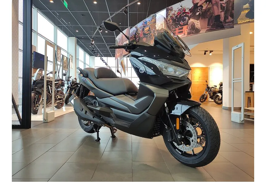 АВИЛОН - VOGE SR4 Max 350 см³ (28 л.с.) (28) 350 Черный - slide 1