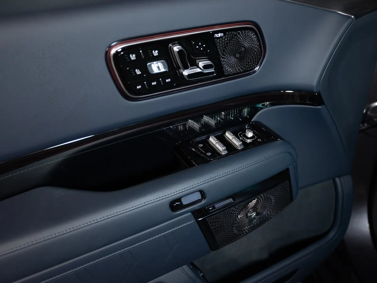 Zeekr 9X 2.0h AT 4WD (1177 л.с.) Ultra Серый в АВИЛОН. Слайд №16