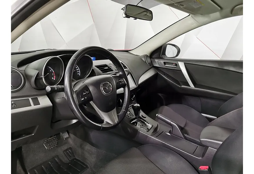 Mazda 3 1.6 AT (105 л.с.) Белый в АВИЛОН. Слайд №19