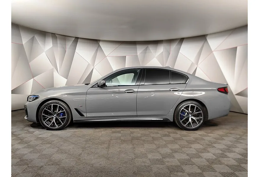 BMW 5 серия 530d xDrive Steptronic (249 л.с.) Base (Локальная сборка) Серый в АВИЛОН. Слайд №5