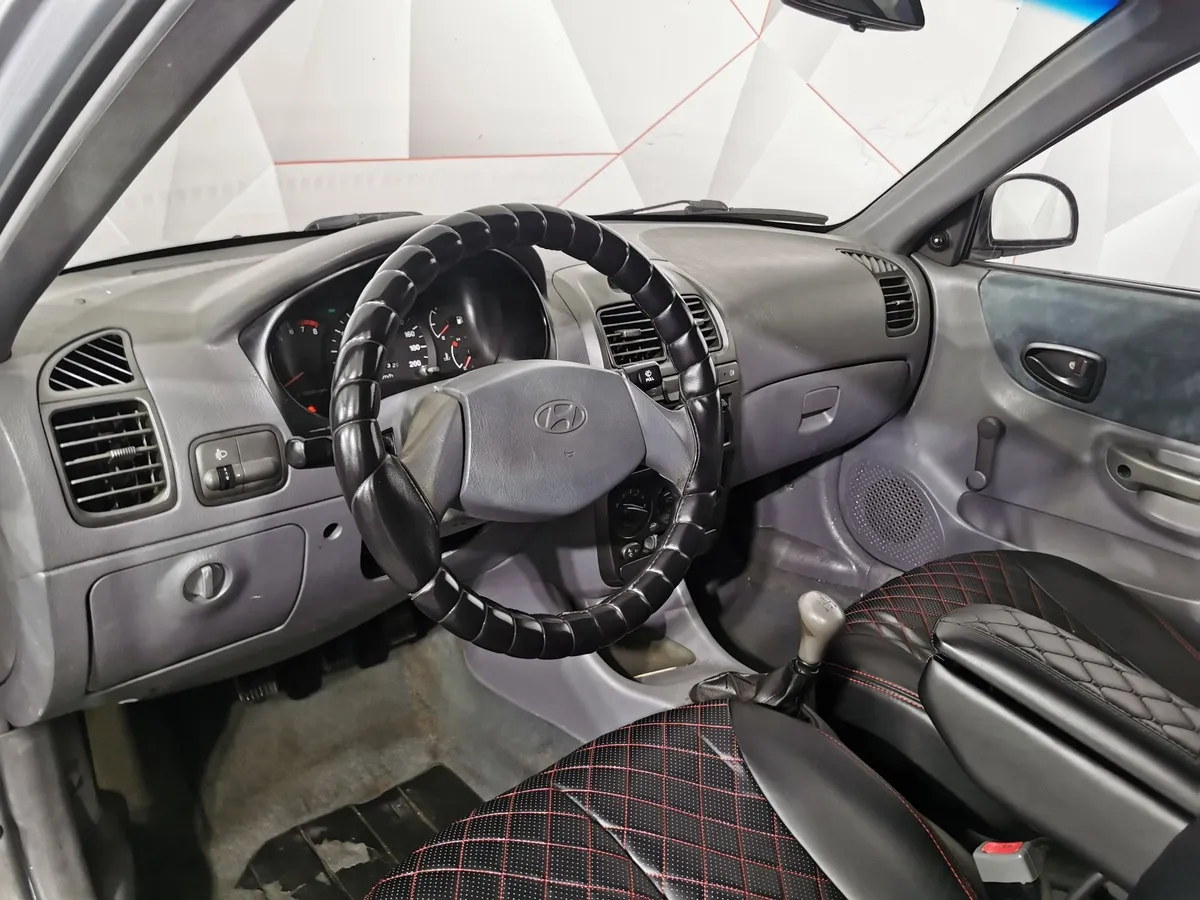 Hyundai Accent 1.5 MT (102 л.с.) Серебристый в АВИЛОН. Слайд №18