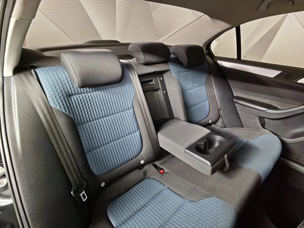 Volkswagen Jetta 1.4 TSI DSG (122 л.с.) Comfortline Черный в АВИЛОН. Слайд №16